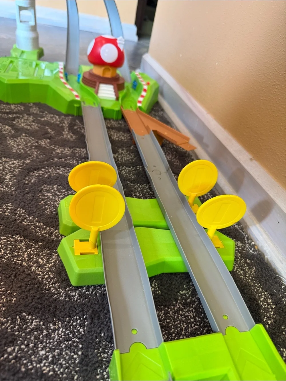 Hot Wheels Mario Kart Circuit Track Set Racing Playset Racecar